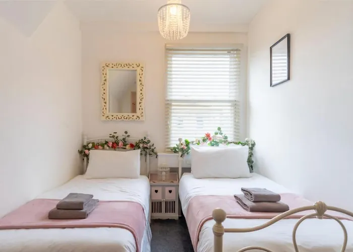 Enchanted Hideaway, Bath